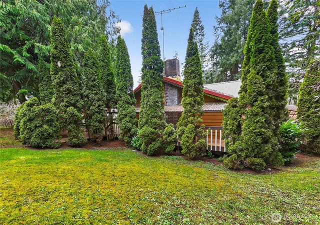 596 Forrest Way, Camano Island, WA 98282