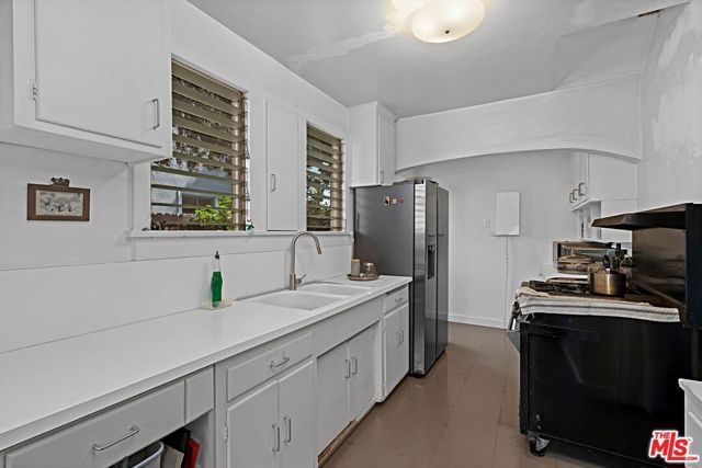 2138 Holmby Avenue, Los Angeles, CA 90025