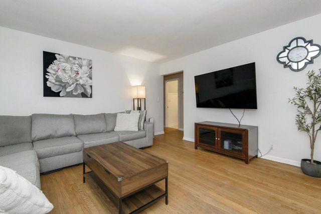 17460 Burnet STREET, Brookfield, WI 53045