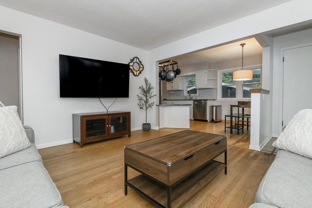 17460 Burnet STREET, Brookfield, WI 53045