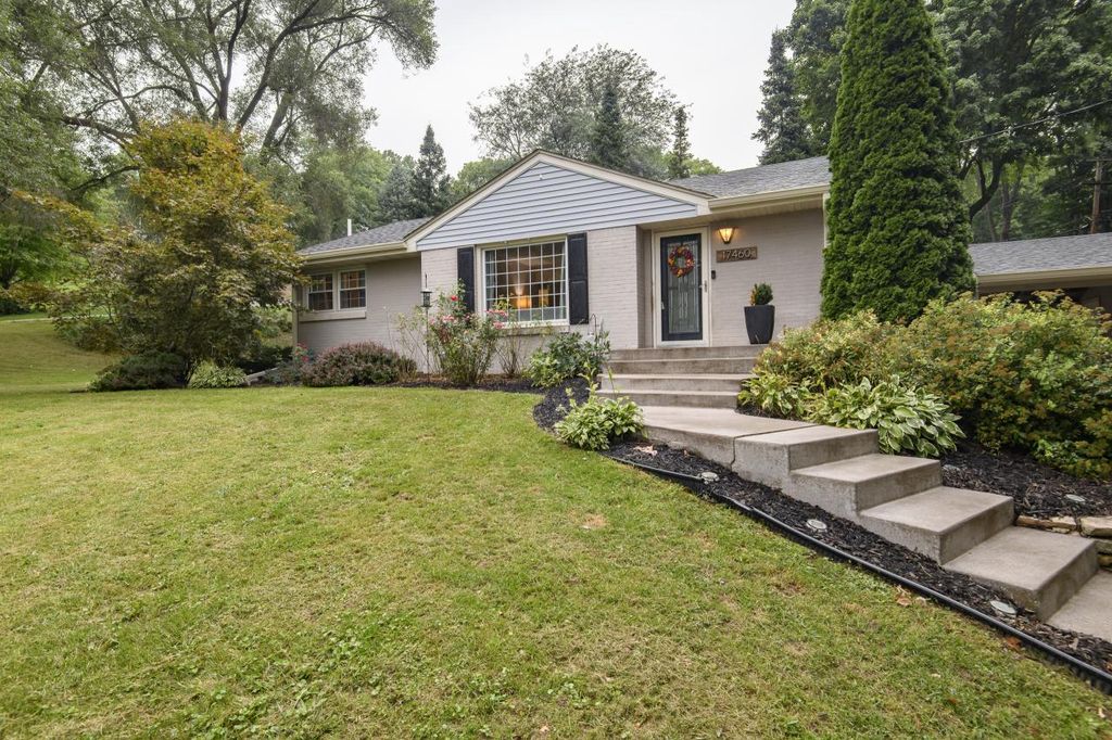 17460 Burnet STREET, Brookfield, WI 53045