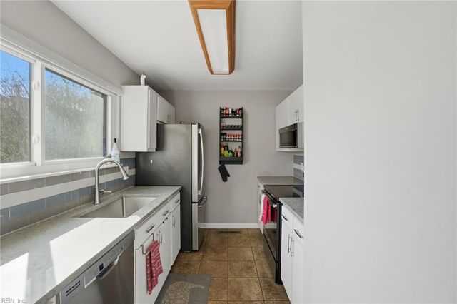 2203 Hermit Thrush LN, Virginia Beach, VA 23455