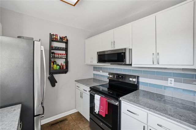 2203 Hermit Thrush LN, Virginia Beach, VA 23455