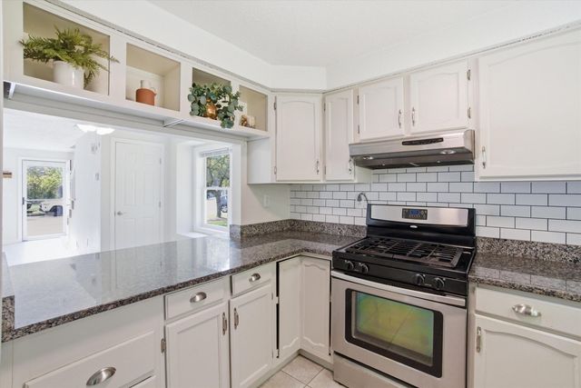 25 Blossom Lane, Merrimack, NH 03054