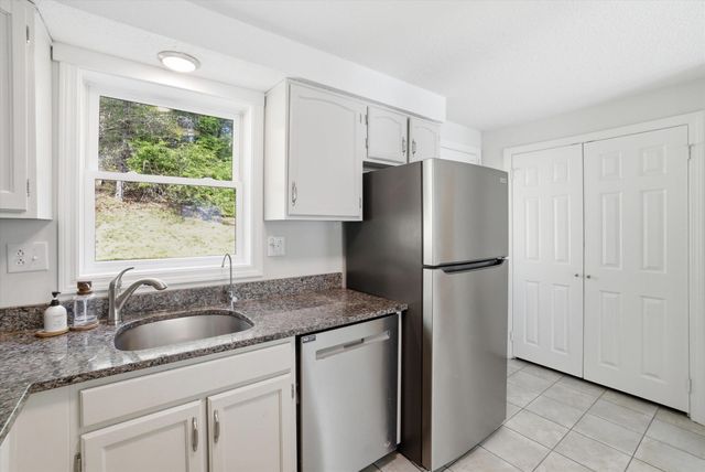 25 Blossom Lane, Merrimack, NH 03054