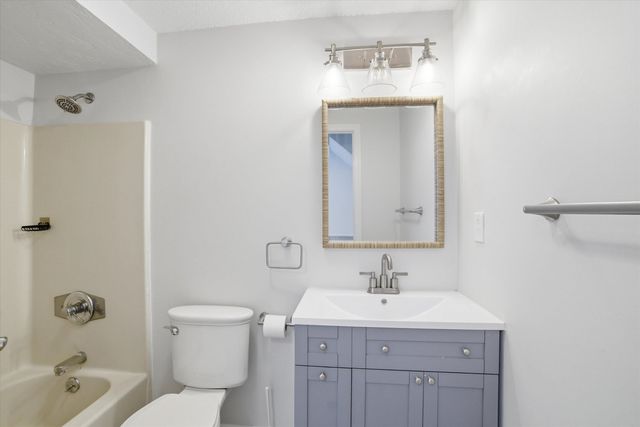 25 Blossom Lane, Merrimack, NH 03054