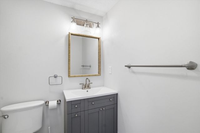 25 Blossom Lane, Merrimack, NH 03054