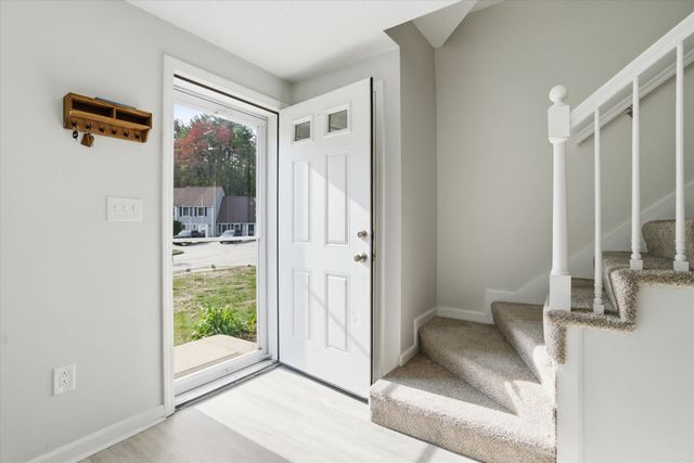 25 Blossom Lane, Merrimack, NH 03054