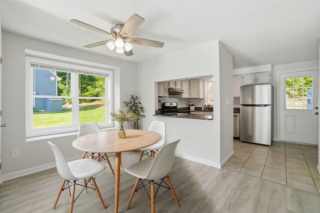 25 Blossom Lane, Merrimack, NH 03054