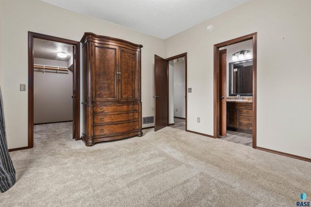 2904 E Indigo Pl, Sioux Falls, SD 57108