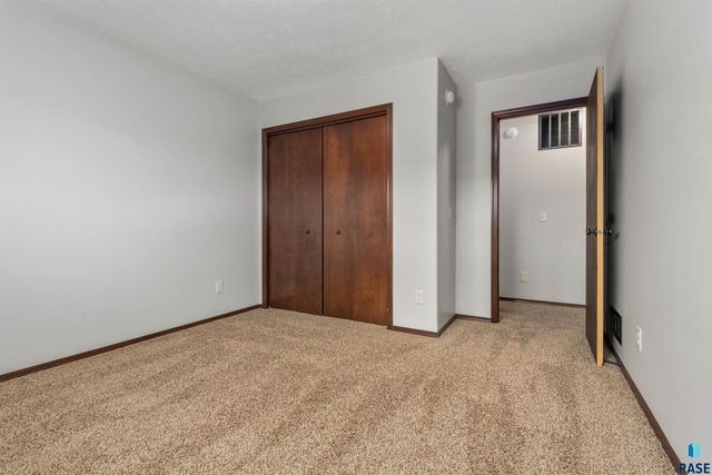 2904 E Indigo Pl, Sioux Falls, SD 57108