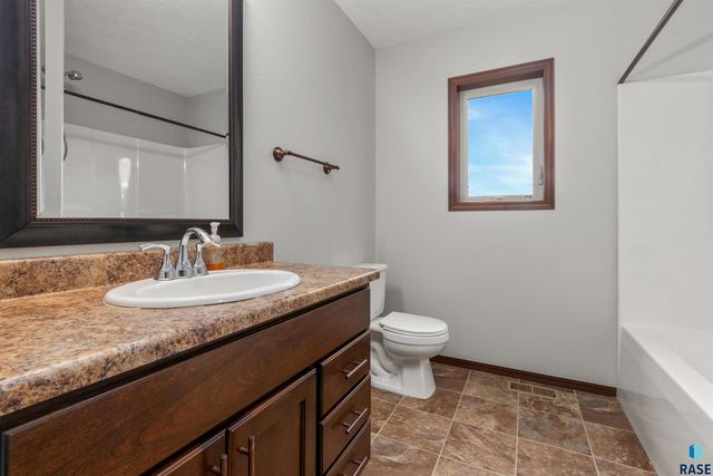 2904 E Indigo Pl, Sioux Falls, SD 57108