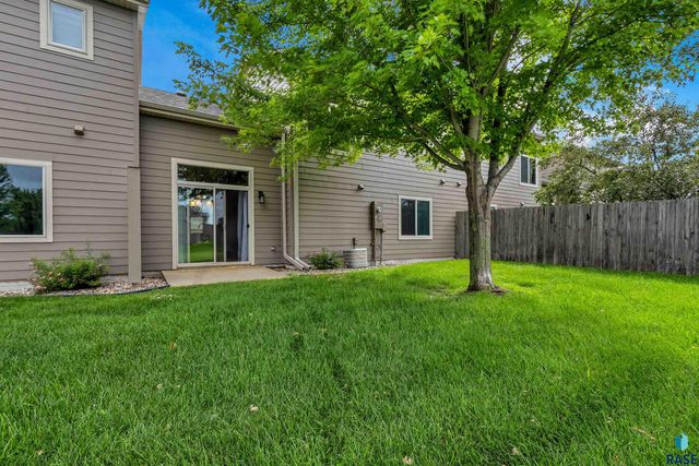 2904 E Indigo Pl, Sioux Falls, SD 57108