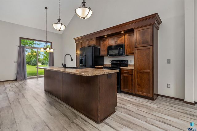 2904 E Indigo Pl, Sioux Falls, SD 57108
