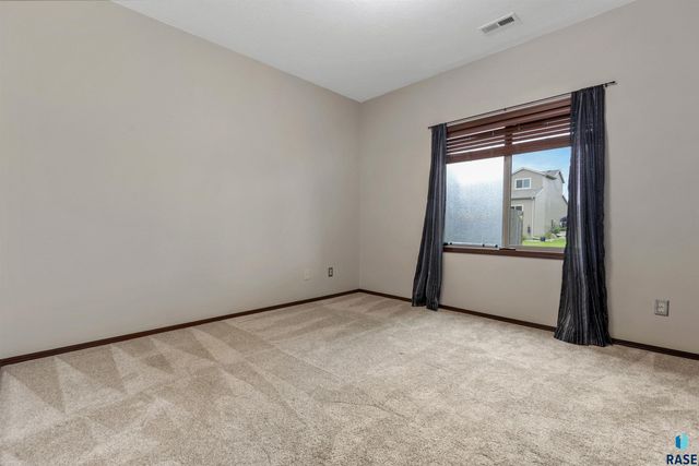2904 E Indigo Pl, Sioux Falls, SD 57108
