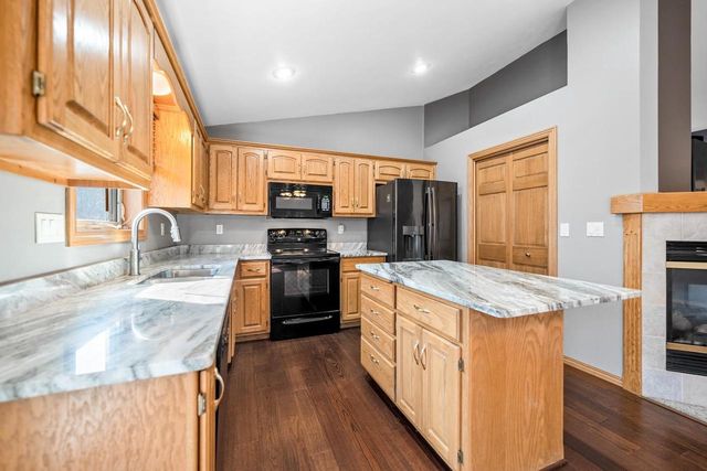 1843 BRIARWOOD COURT, De Pere, WI 54115