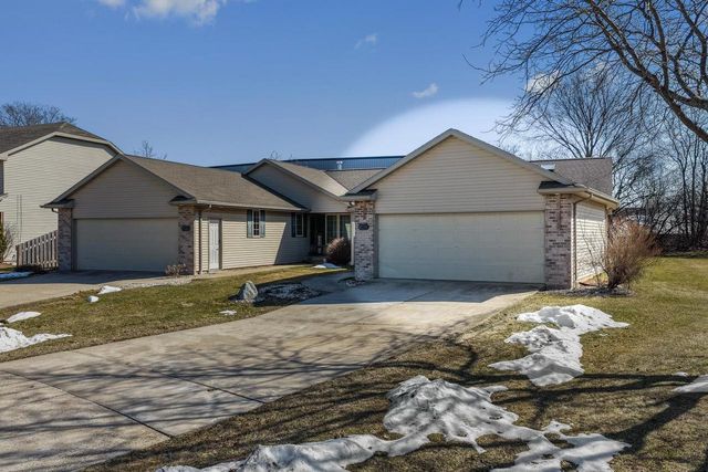 1843 BRIARWOOD COURT, De Pere, WI 54115