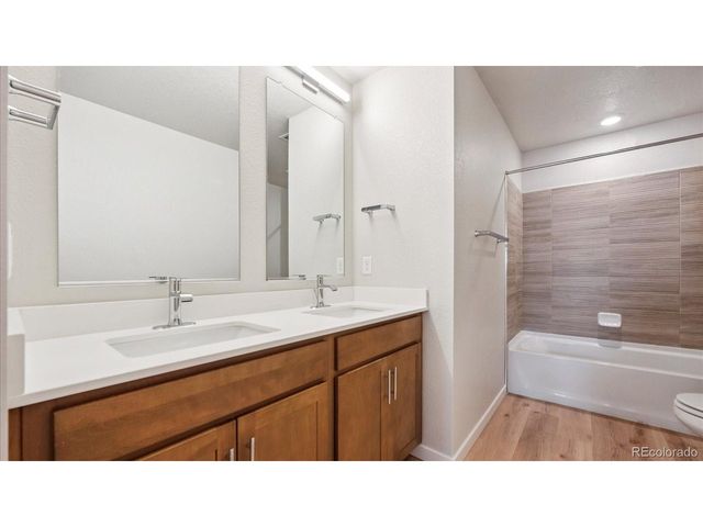 667 N Ukraine St, Aurora, CO 80018