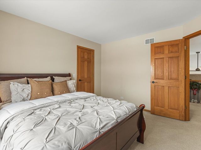 1849 Moorland Lane, Crystal Lake, IL 60014