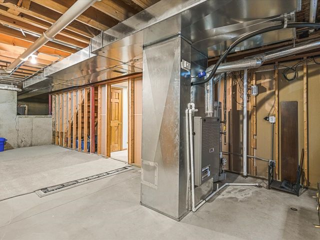 1849 Moorland Lane, Crystal Lake, IL 60014