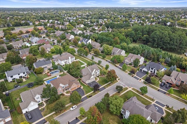 1849 Moorland Lane, Crystal Lake, IL 60014