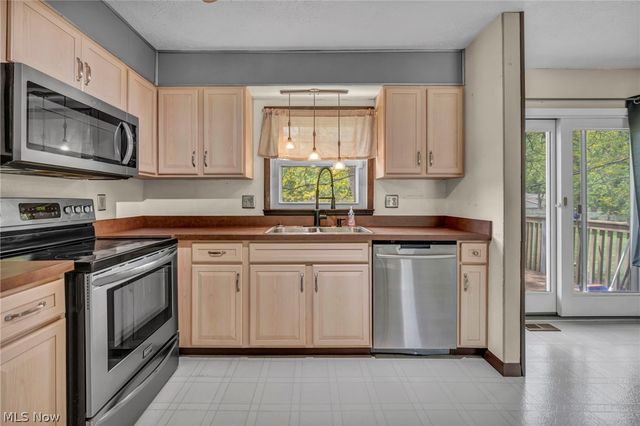8600 Brentwood Drive, Olmsted Twp, OH 44138