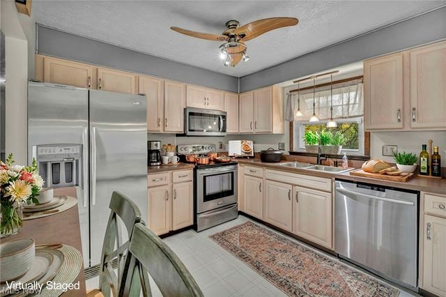 8600 Brentwood Drive, Olmsted Twp, OH 44138