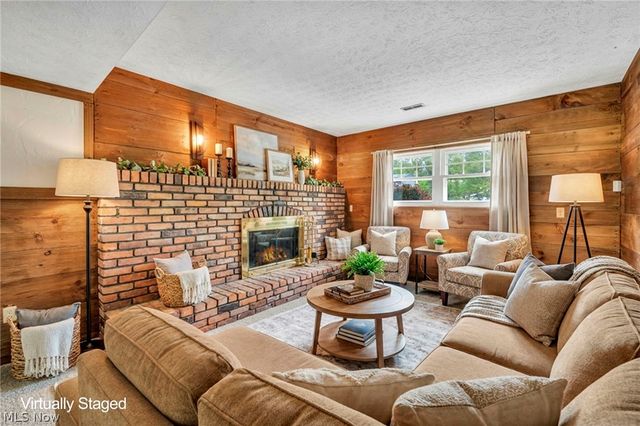 8600 Brentwood Drive, Olmsted Twp, OH 44138