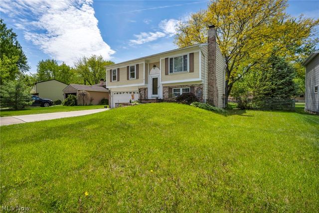 8600 Brentwood Drive, Olmsted Twp, OH 44138
