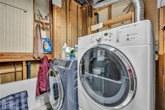 8600 Brentwood Drive, Olmsted Twp, OH 44138