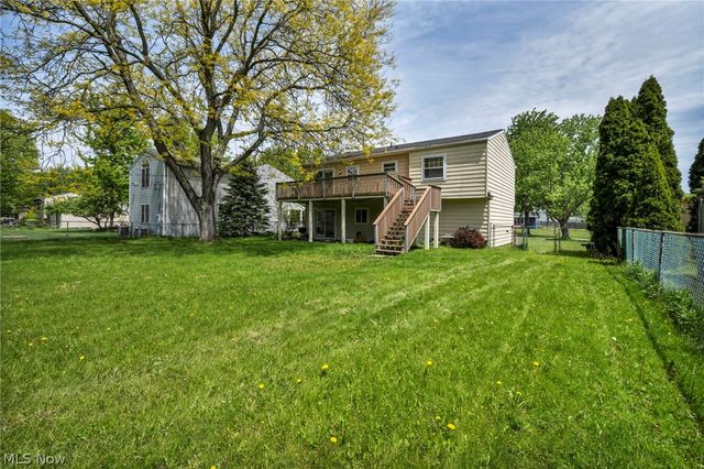 8600 Brentwood Drive, Olmsted Twp, OH 44138
