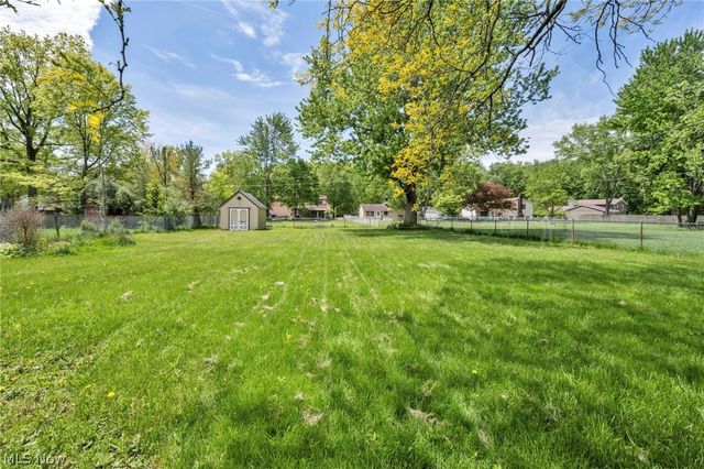 8600 Brentwood Drive, Olmsted Twp, OH 44138