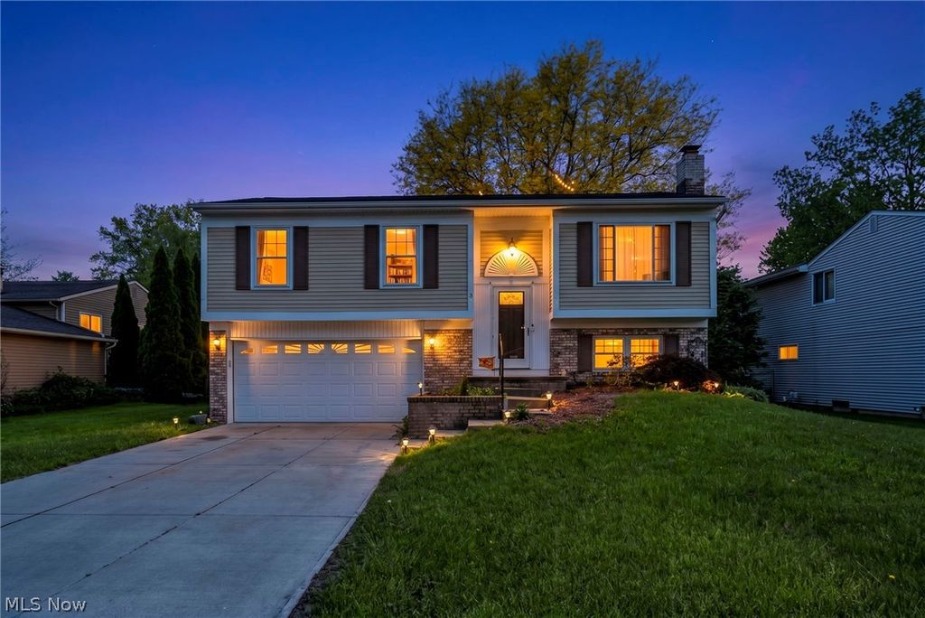 8600 Brentwood Drive, Olmsted Twp, OH 44138