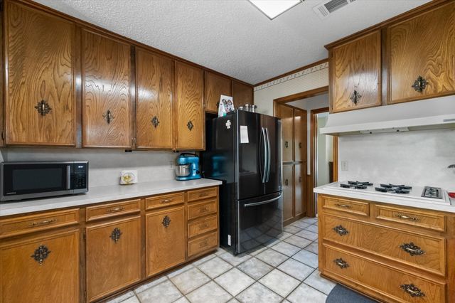 2213 Shadywood Court, Arlington, TX 76012