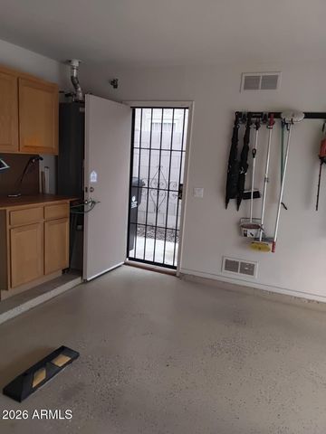 4214 E KIRKLAND Road, Phoenix, AZ 85050