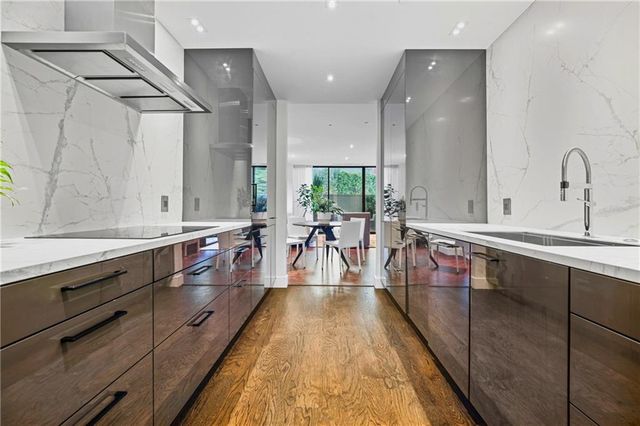 2660 Peachtree Road NW 4E, Atlanta, GA 30305