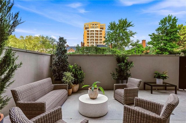 2660 Peachtree Road NW 4E, Atlanta, GA 30305
