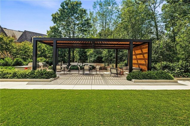 2660 Peachtree Road NW 4E, Atlanta, GA 30305