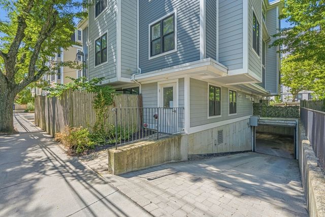 192 Raymond St 4, Cambridge, MA 02140