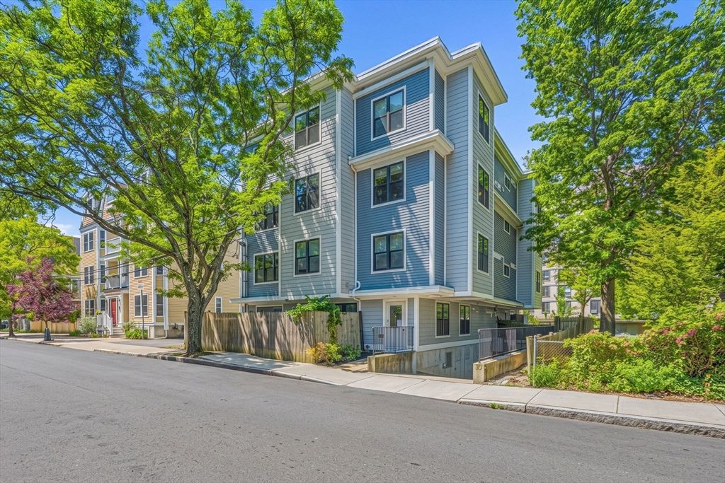 192 Raymond St 4, Cambridge, MA 02140