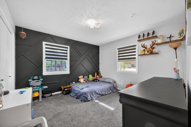 1347 S Arcadia Avenue, Springfield, MO 65804