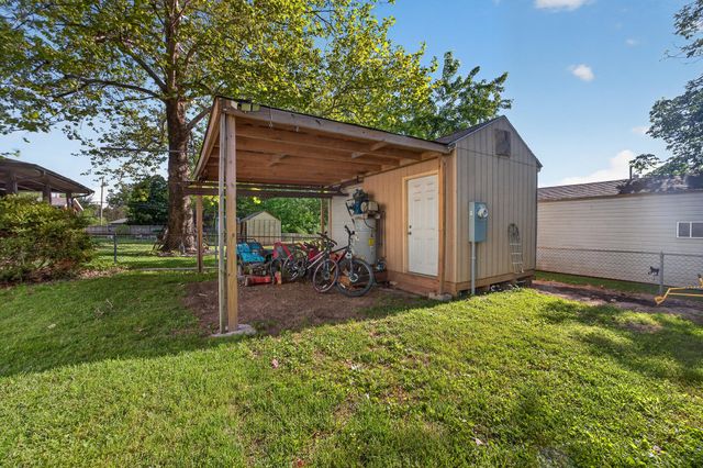 1347 S Arcadia Avenue, Springfield, MO 65804