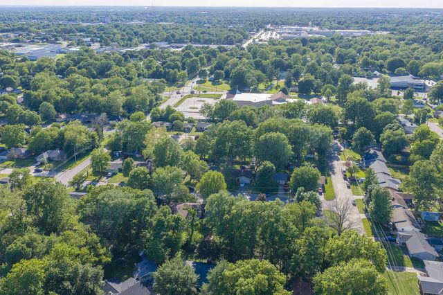 1347 S Arcadia Avenue, Springfield, MO 65804