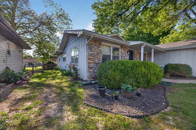 1347 S Arcadia Avenue, Springfield, MO 65804