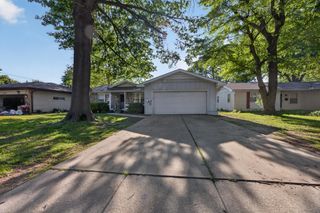 1347 S Arcadia Avenue, Springfield, MO 65804