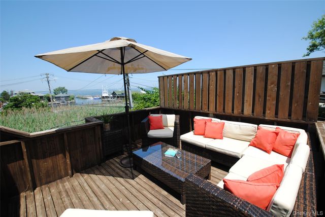 26 Duneway Avenue, Seaview, NY 11770