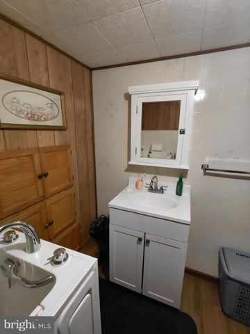 112 GRANT ST, Petersburg, WV 26847