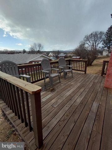 112 GRANT ST, Petersburg, WV 26847