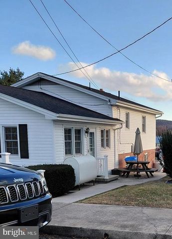 112 GRANT ST, Petersburg, WV 26847