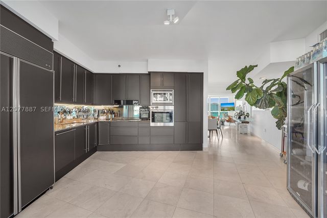 1000 S Pointe Dr 604, Miami Beach, FL 33139